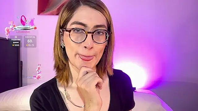 Snapshot of rousseblossom chatting on 09.15.25 rousseblossom online show from 09.15.25