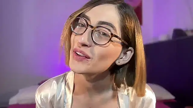 Snapshot of rousseblossom chatting on 10.10.25 rousseblossom online show from 10.10.25