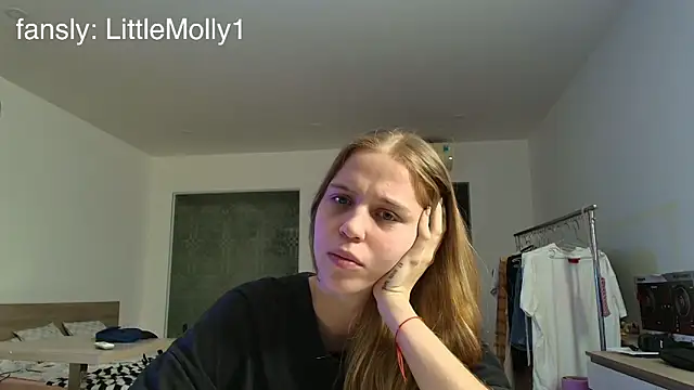 littlemolly11 online show from 09.30.25
