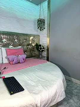 Snapshot of jhade_fox chatting on 11.22.25 jhade fox online show from 11.22.25