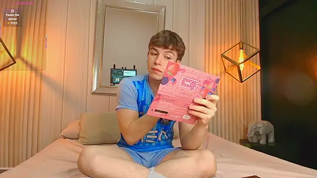 TaylerWhite online show from 10.12.25