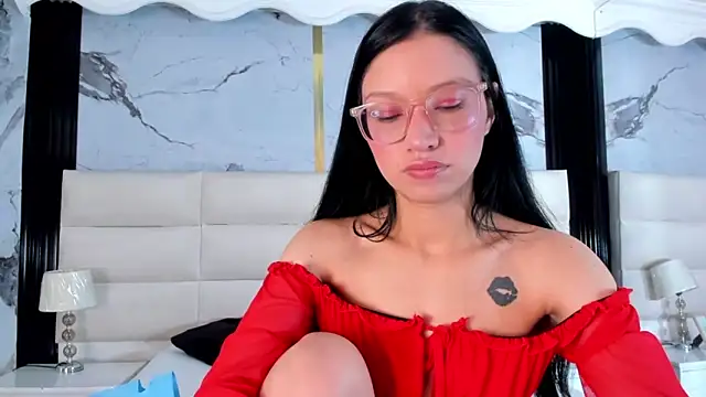 Sophie Calloway online show from 05.22.26