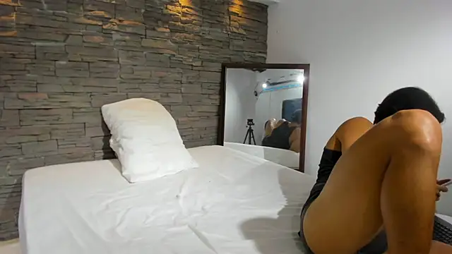 Snapshot of Anker_Colin chatting on 10.27.25 Anker Colin online show from 10.27.25