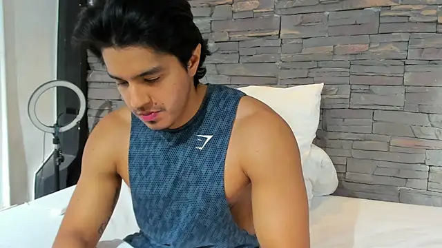 Snapshot of Anker_Colin chatting on 11.15.25 Anker Colin online show from 11.15.25