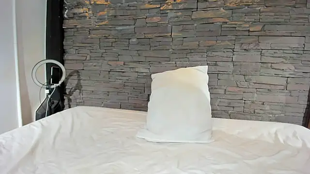 Snapshot of Anker_Colin chatting on 11.23.25 Anker Colin online show from 11.23.25