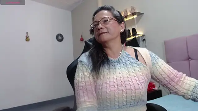 Snapshot of SolVegaNaciente chatting on 11.02.25 SolVegaNaciente online show from 11.02.25