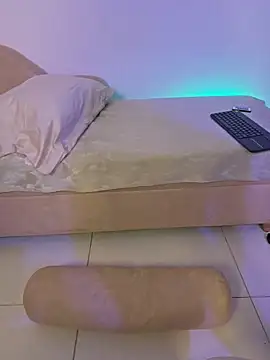 Mia wee online show from 04.11.26