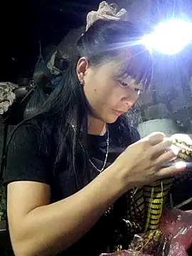 Snapshot of Sunyinn chatting on 11.03.25 Sunyinn online show from 11.03.25