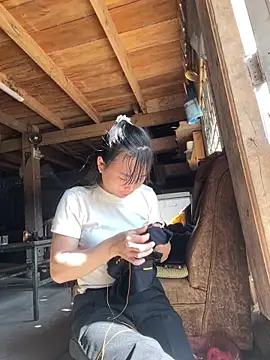 Snapshot of Sunyinn chatting on 11.25.25 Sunyinn online show from 11.25.25