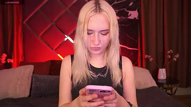 LilElfie online show from 02.26.26