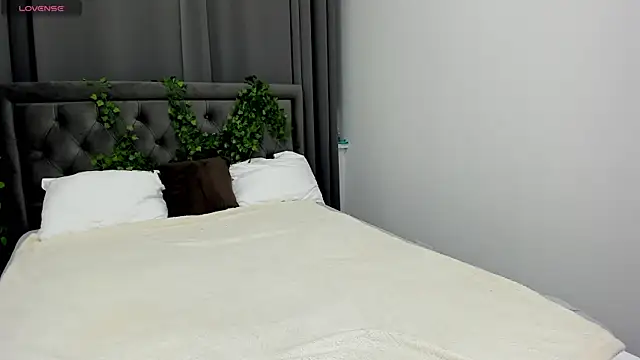 Snapshot of cute_luucy chatting on 11.24.25 cute luucy online show from 11.24.25