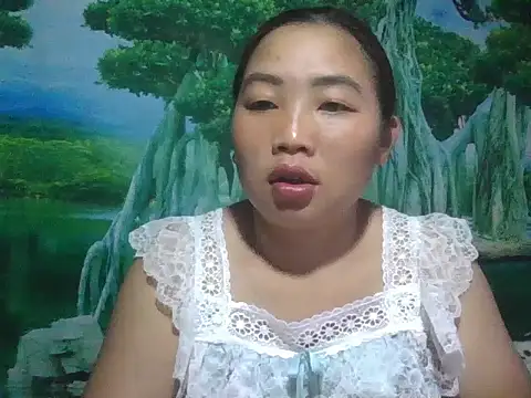 Snapshot of PhamPhung chatting on 09.11.25 PhamPhung online show from 09.11.25