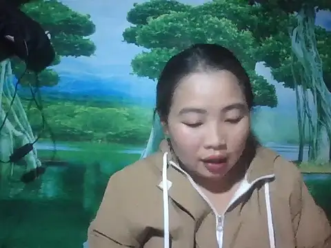 Snapshot of PhamPhung chatting on 10.24.25 PhamPhung online show from 10.24.25