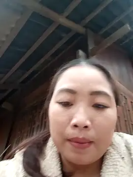 Snapshot of PhamPhung chatting on 11.05.25 PhamPhung online show from 11.05.25