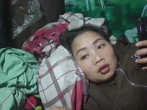 Snapshot of PhamPhung chatting on 11.10.25 PhamPhung online show from 11.10.25