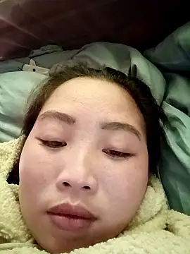 Snapshot of PhamPhung chatting on 11.14.25 PhamPhung online show from 11.14.25