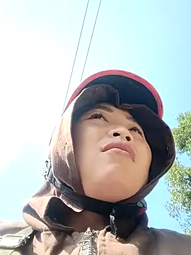 Snapshot of PhamPhung chatting on 11.15.25 PhamPhung online show from 11.15.25