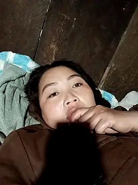 Snapshot of PhamPhung chatting on 11.15.25 PhamPhung online show from 11.15.25