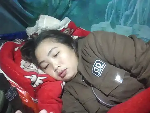 Snapshot of PhamPhung chatting on 11.18.25 PhamPhung online show from 11.18.25