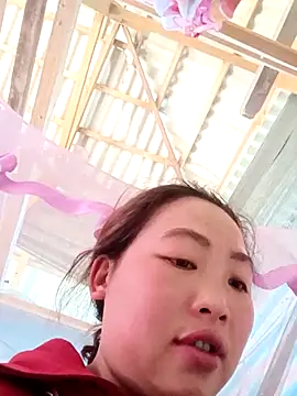 Snapshot of PhamPhung chatting on 11.27.25 PhamPhung online show from 11.27.25