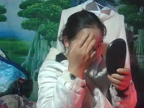 Snapshot of PhamPhung chatting on 11.28.25 PhamPhung online show from 11.28.25