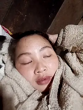 Snapshot of PhamPhung chatting on 12.17.25 PhamPhung online show from 12.17.25