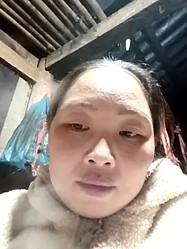 Snapshot of PhamPhung chatting on 12.22.25 PhamPhung online show from 12.22.25