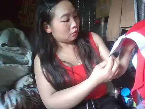 Snapshot of PhamPhung chatting on 12.23.25 PhamPhung online show from 12.23.25