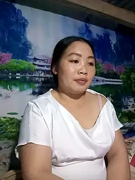 Snapshot of PhamPhung chatting on 02.23.26 PhamPhung online show from 02.23.26