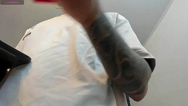 Snapshot of marco_garciia_ chatting on 12.01.25 marco garciia online show from 12.01.25