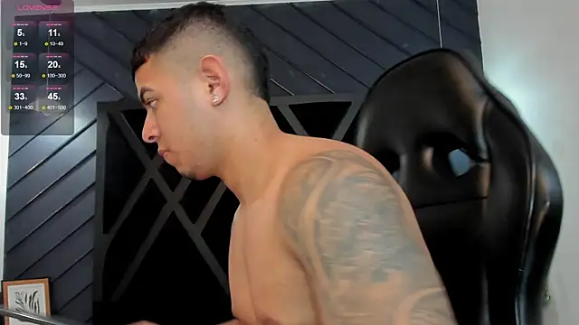 Snapshot of marco_garciia_ chatting on 12.16.25 marco garciia online show from 12.16.25