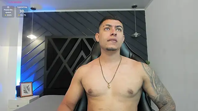 Snapshot of marco_garciia_ chatting on 12.17.25 marco garciia online show from 12.17.25