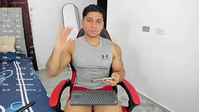 Snapshot of Nicolasmontoya16 chatting on 10.14.25 Nicolasmontoya16 online show from 10.14.25