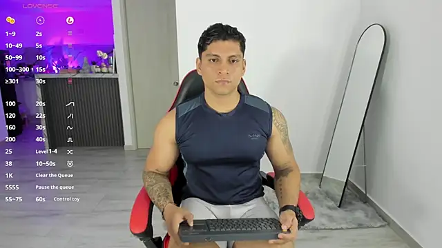 Snapshot of Nicolasmontoya16 chatting on 10.16.25 Nicolasmontoya16 online show from 10.16.25