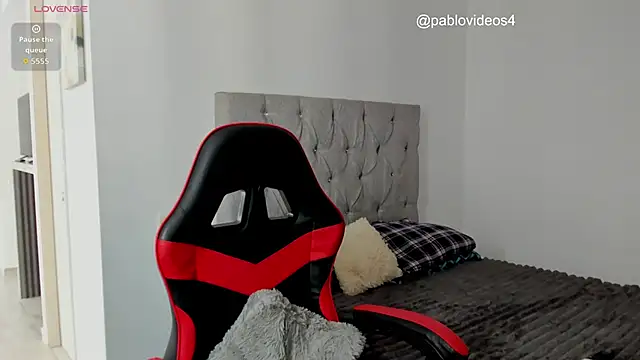 Snapshot of Nicolasmontoya16 chatting on 10.29.25 Nicolasmontoya16 online show from 10.29.25