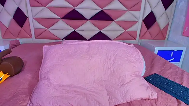 valecastro  online show from 11.11.25