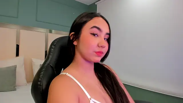 Snapshot of julieta_rosee chatting on 10.30.25 julieta rosee online show from 10.30.25