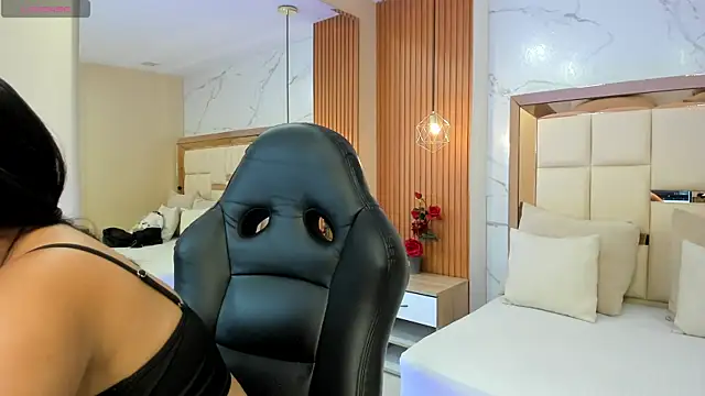 Snapshot of julieta_rosee chatting on 12.16.25 julieta rosee online show from 12.16.25