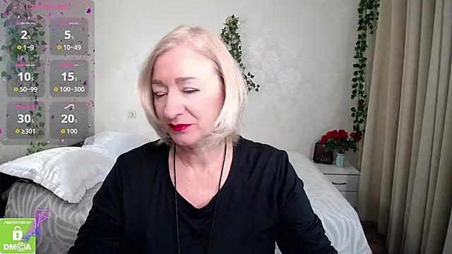 Snapshot of hunters_woman chatting on 10.31.25 hunters woman online show from 10.31.25