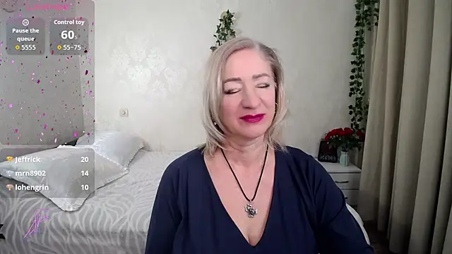 Snapshot of hunters_woman chatting on 11.28.25 hunters woman online show from 11.28.25