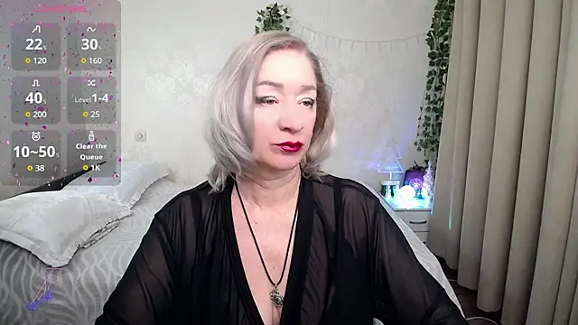 hunters woman online show from 12.21.25