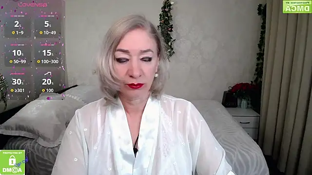 hunters woman online show from 04.24.26