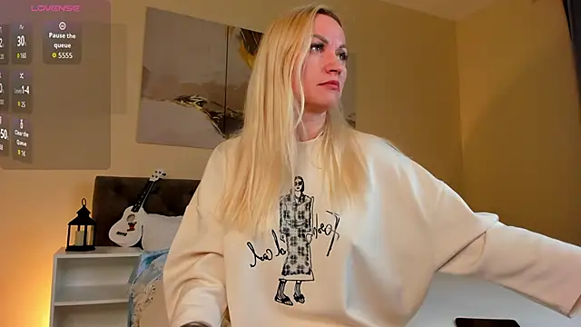 KiraSun online show from 10.16.25