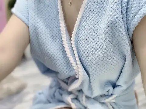 Lyly-2k5 online show from 10.24.25