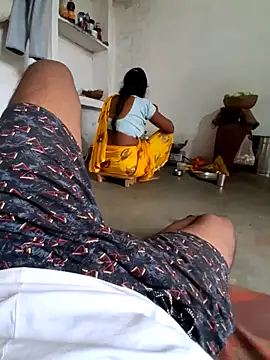 Snapshot of RAYI_Queen_3 chatting on 10.28.25 RAYI Queen 3 online show from 10.28.25