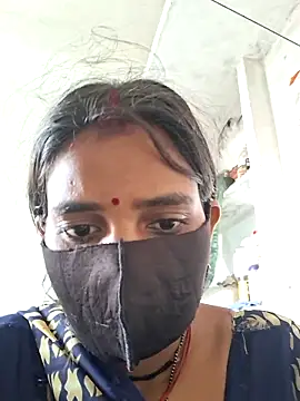 Snapshot of RAYI_Queen_3 chatting on 11.06.25 RAYI Queen 3 online show from 11.06.25