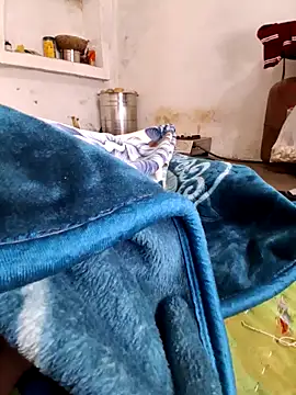 Snapshot of RAYI_Queen_3 chatting on 11.12.25 RAYI Queen 3 online show from 11.12.25