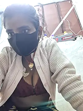 Snapshot of RAYI_Queen_3 chatting on 12.14.25 RAYI Queen 3 online show from 12.14.25