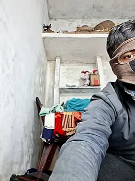 Snapshot of RAYI_Queen_3 chatting on 01.05.26 RAYI Queen 3 online show from 01.05.26