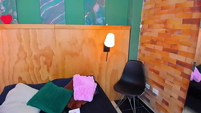 milavega  online show from 10.14.25